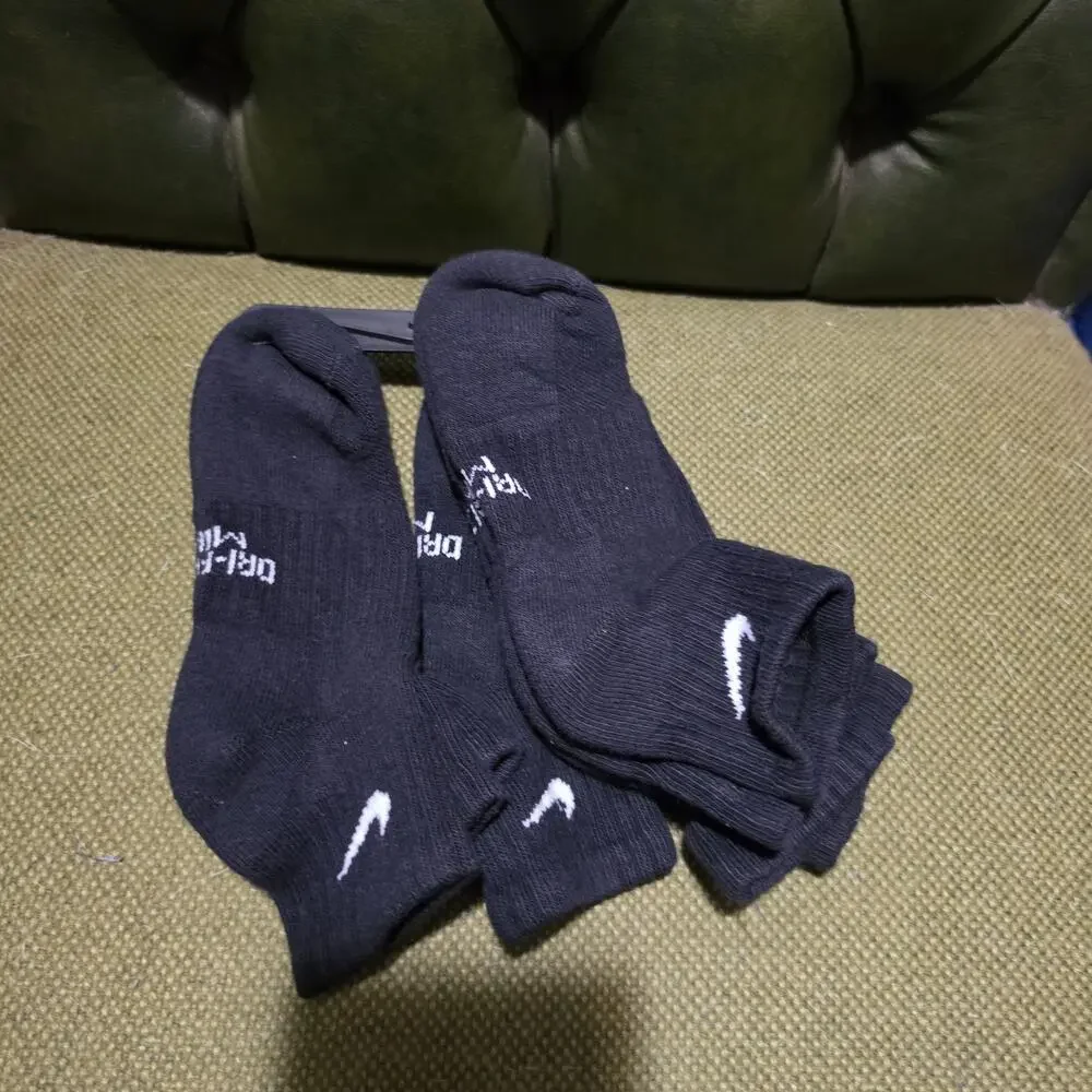 Nike Dri-Fit Black Socks 4 1/2 pairs Shoe Size 6-10Womens 6-8Mens 5-7YrYouth